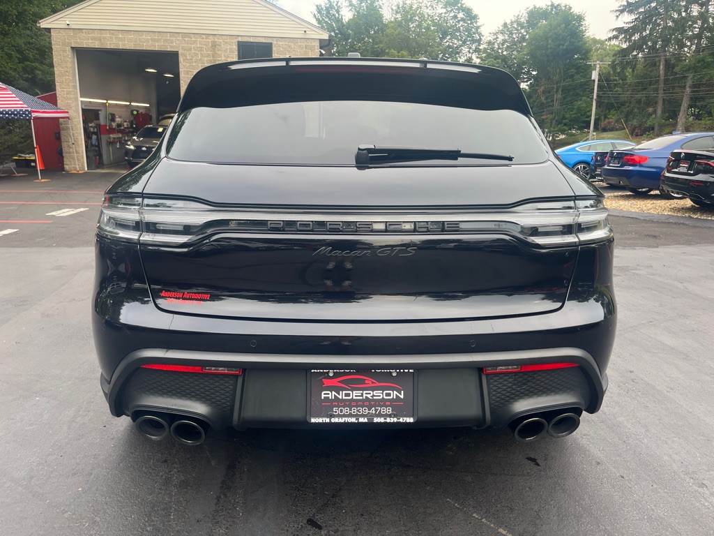 2024 Porsche Macan Image 9