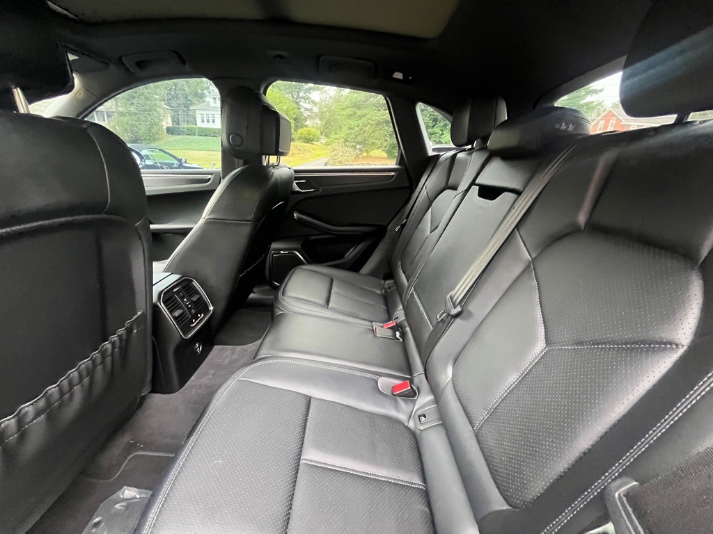 2024 Porsche Macan Image 13