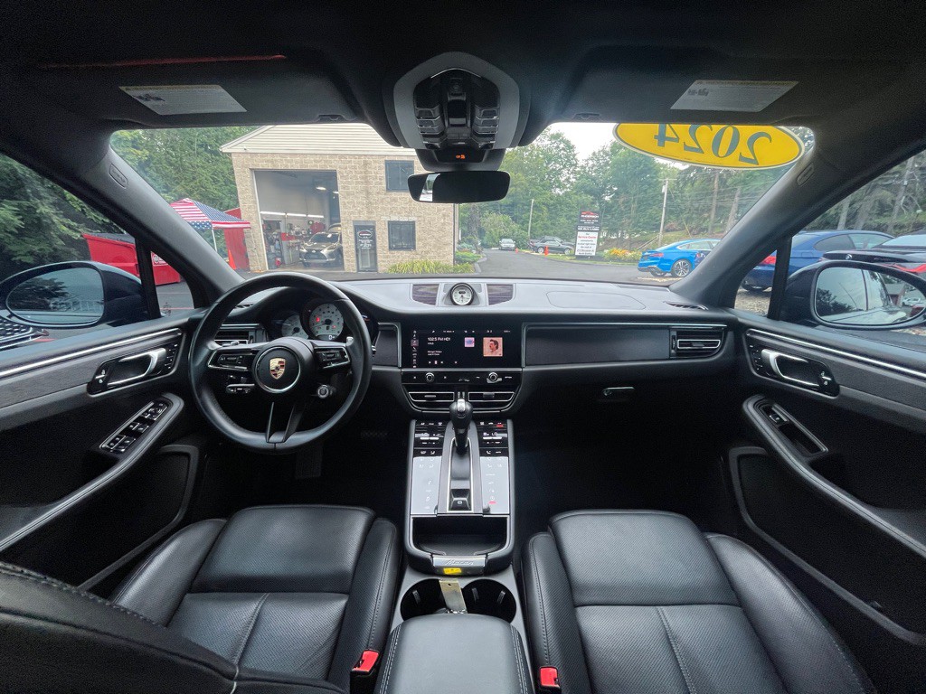 2024 Porsche Macan Image 14