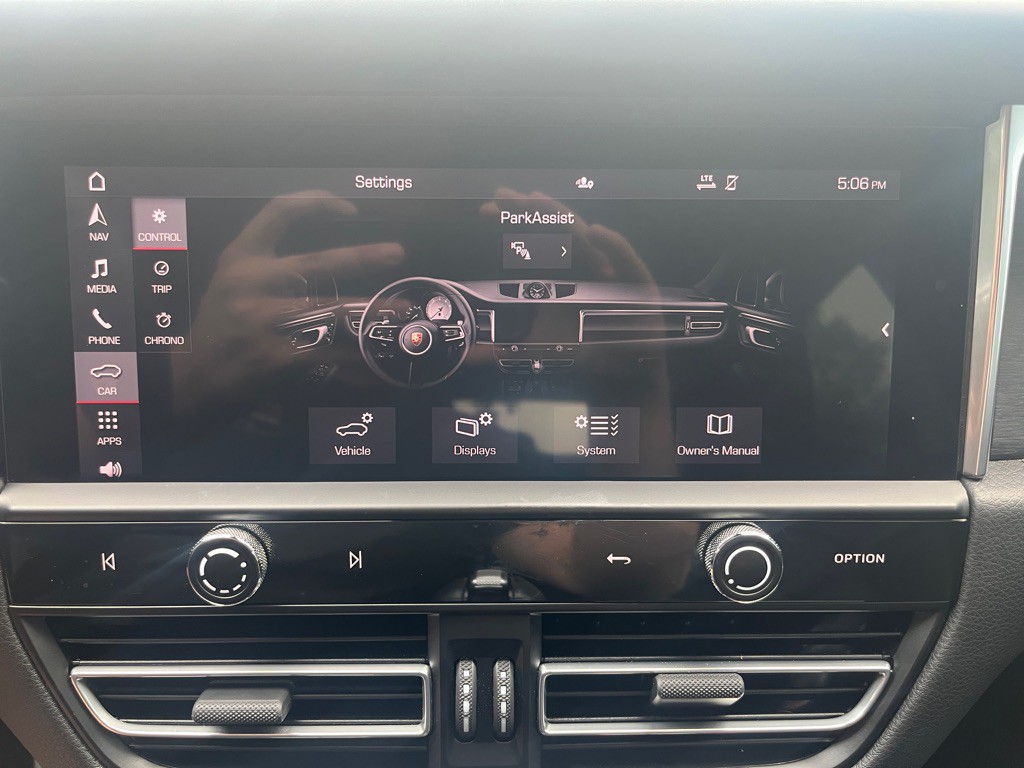 2024 Porsche Macan Image 24