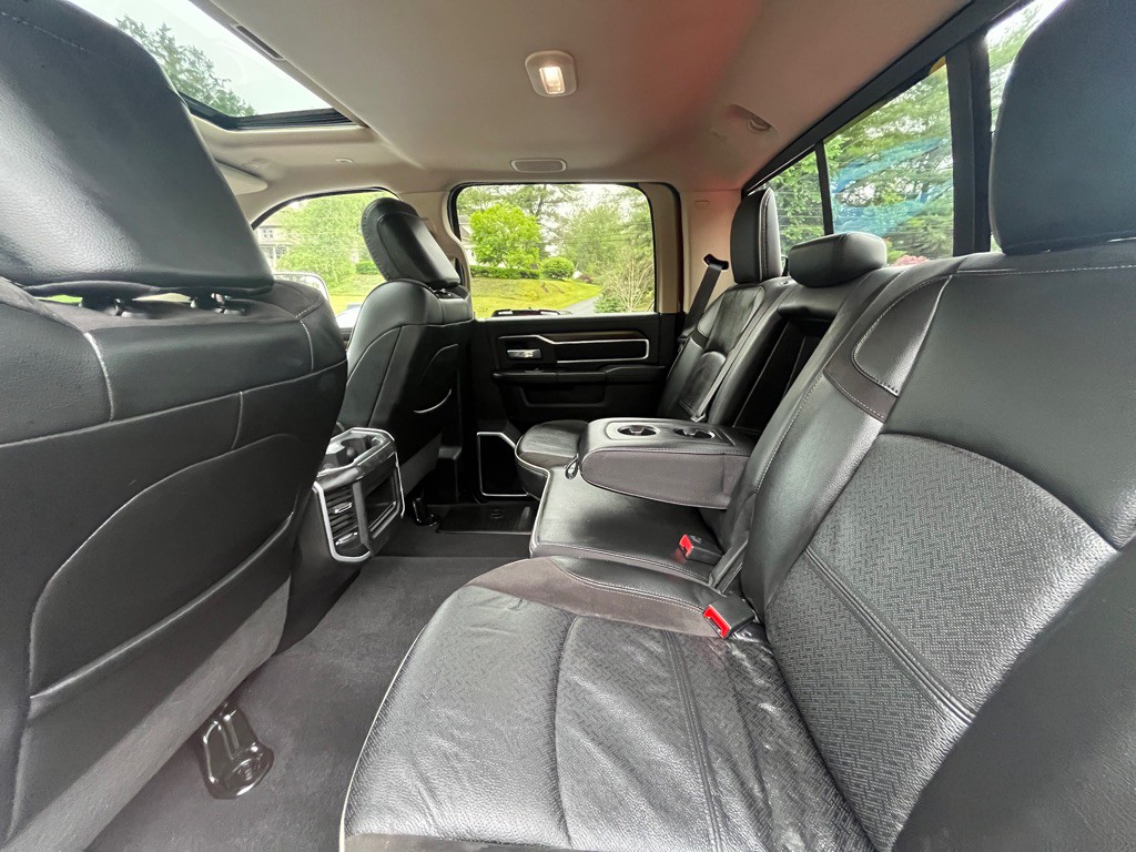 2022 RAM 3500 Image 17