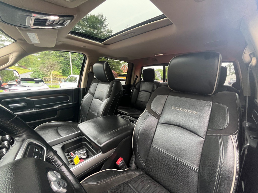 2022 RAM 3500 Image 22