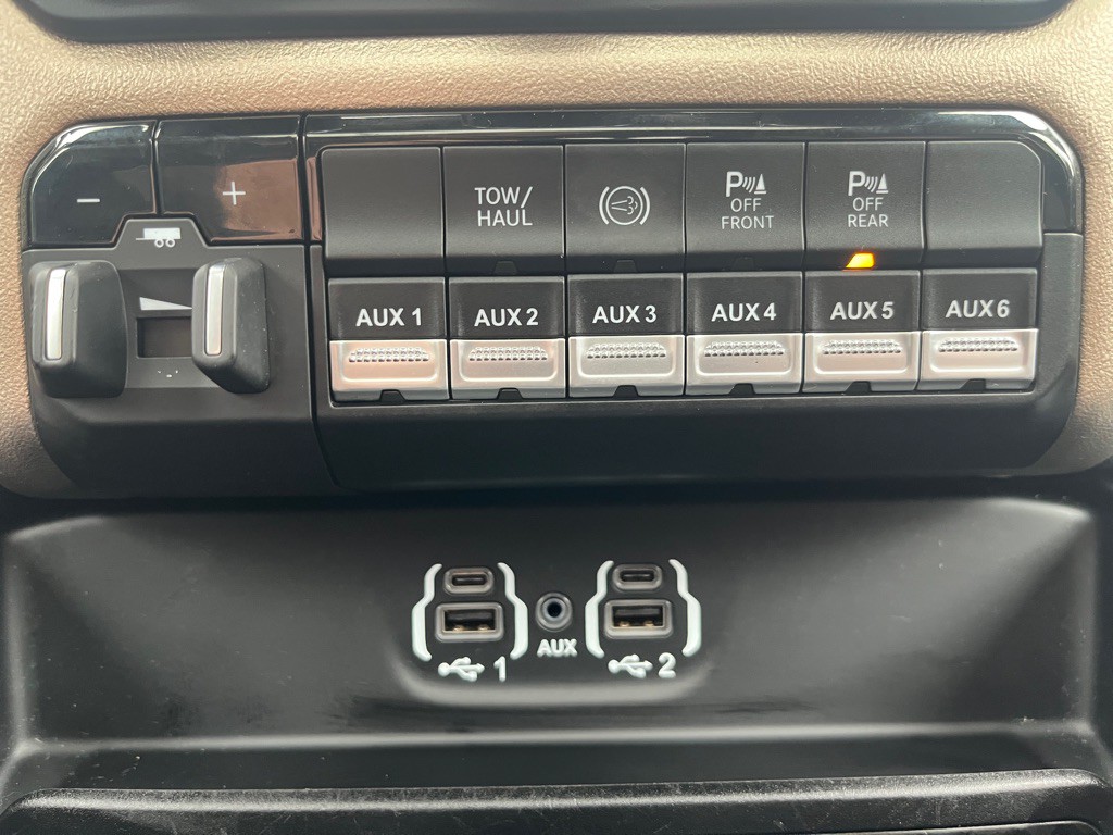 2022 RAM 3500 Image 30