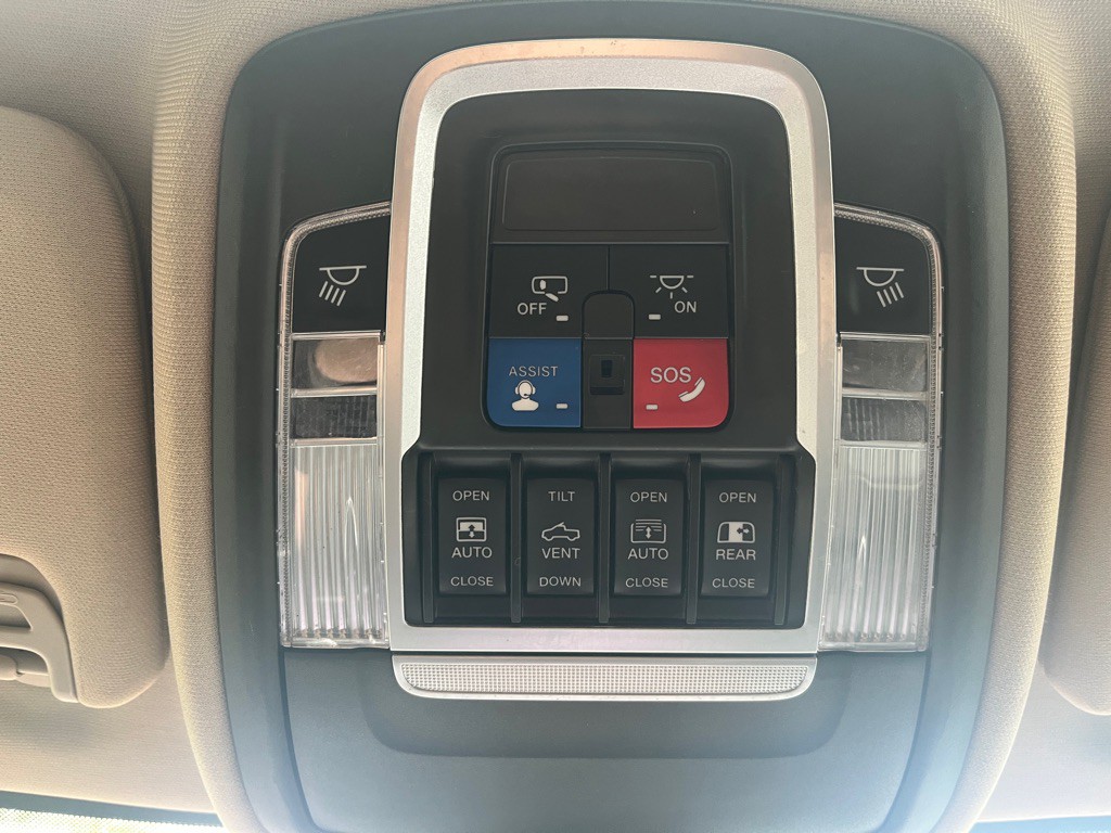 2022 RAM 3500 Image 38