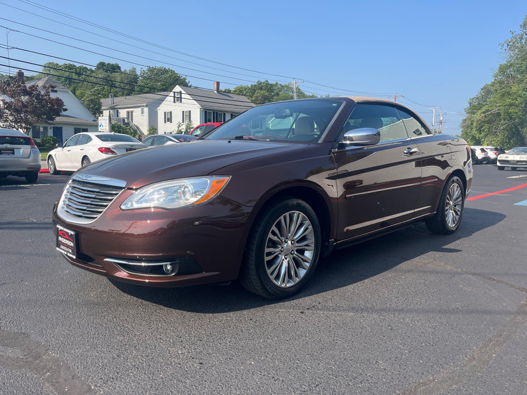 2012 Chrysler 200 Image 2