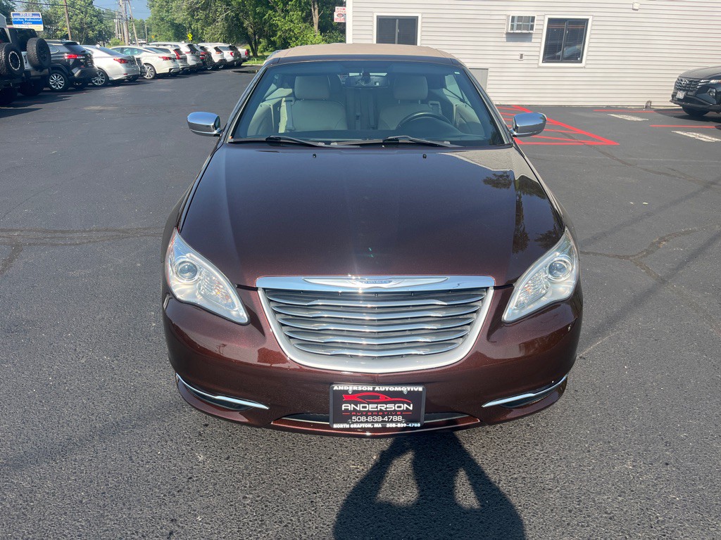 2012 Chrysler 200 Image 3