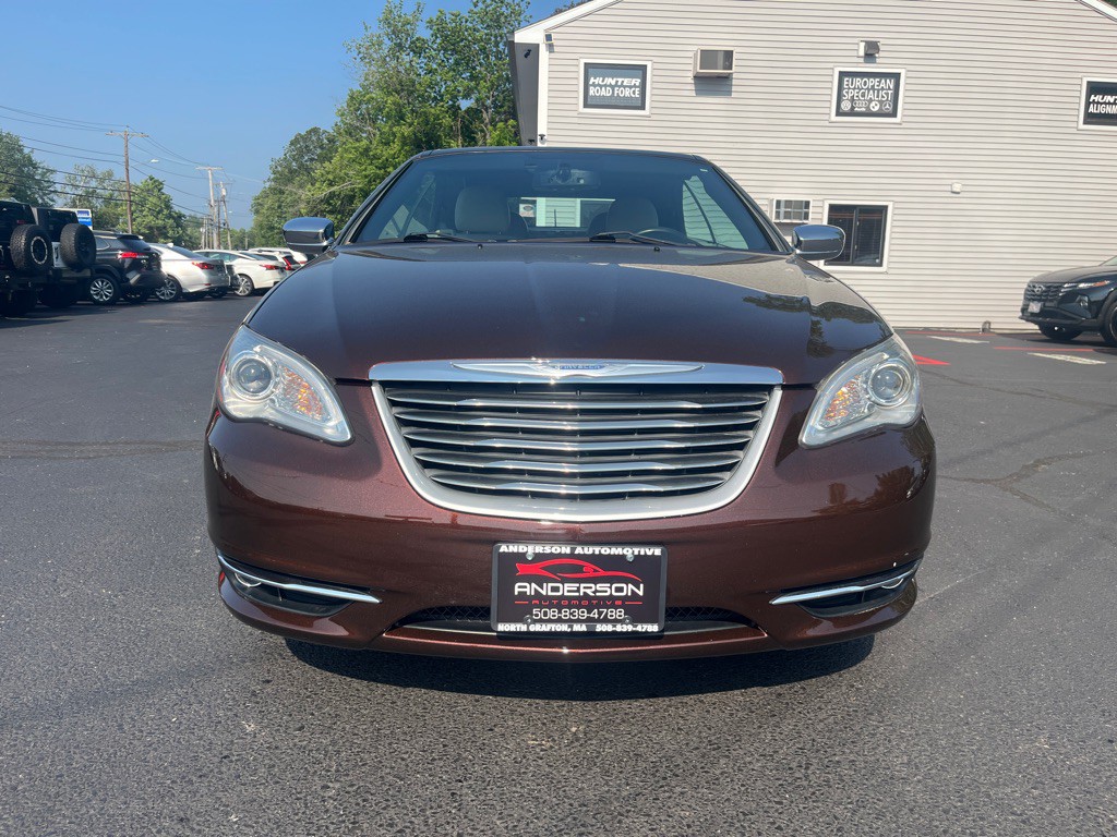 2012 Chrysler 200 Image 4