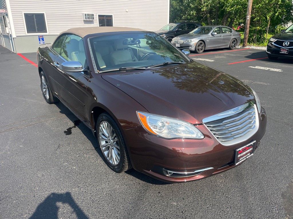 2012 Chrysler 200 Image 5