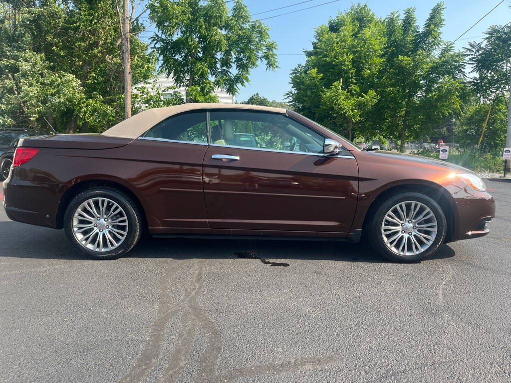 2012 Chrysler 200 Image 6
