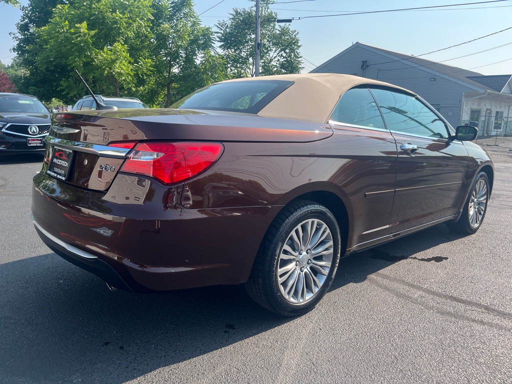 2012 Chrysler 200 Image 8