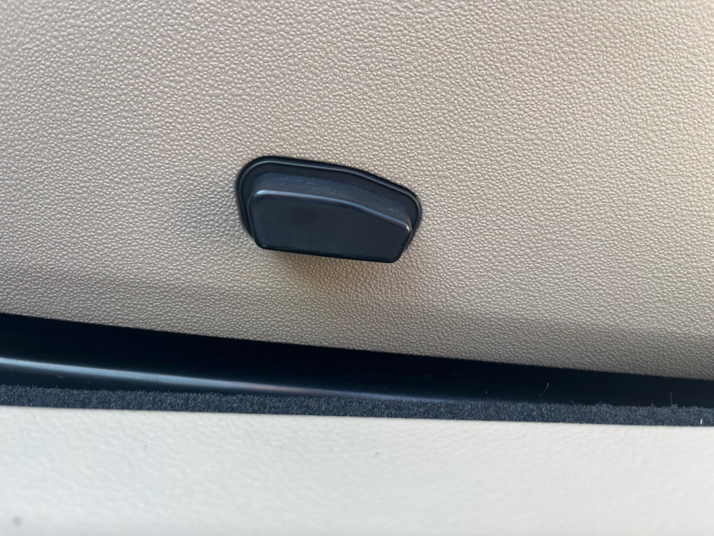 2012 Chrysler 200 Image 13