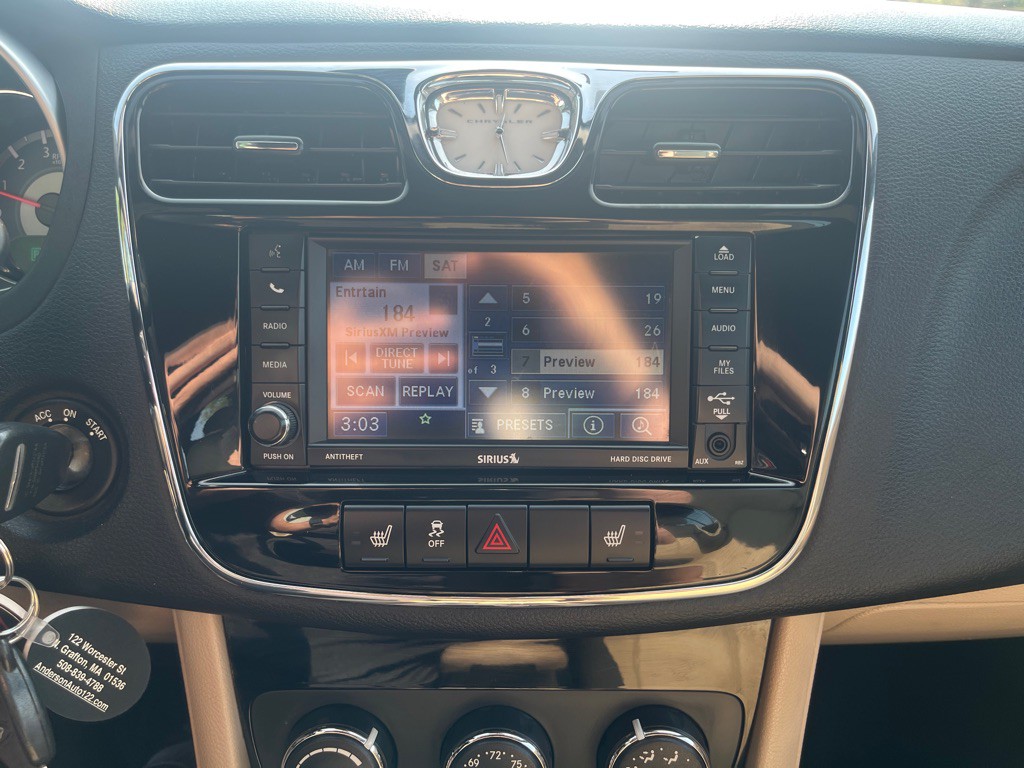 2012 Chrysler 200 Image 17