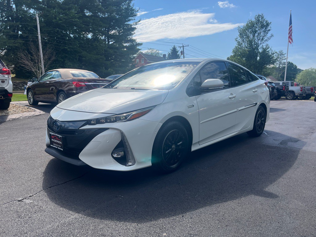 2020 Toyota Prius Image 2