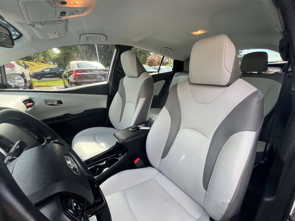 2020 Toyota Prius Image 16