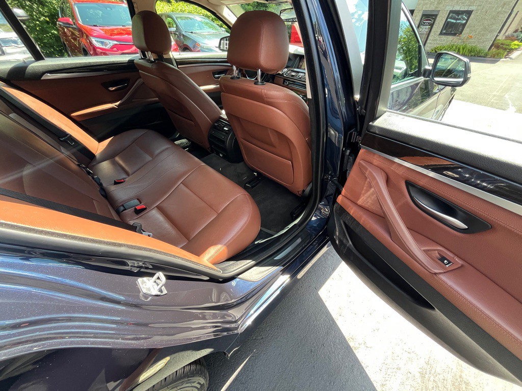 2016 BMW 5 Series Image 8