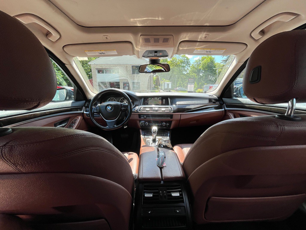 2016 BMW 5 Series Image 15