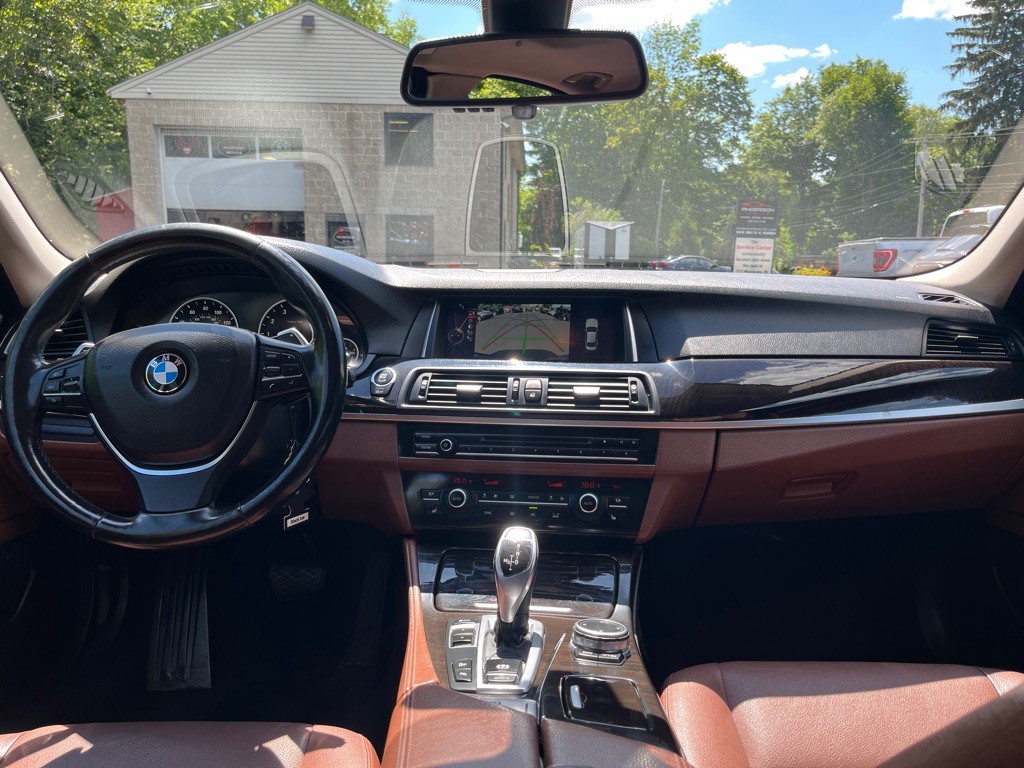 2016 BMW 5 Series Image 17