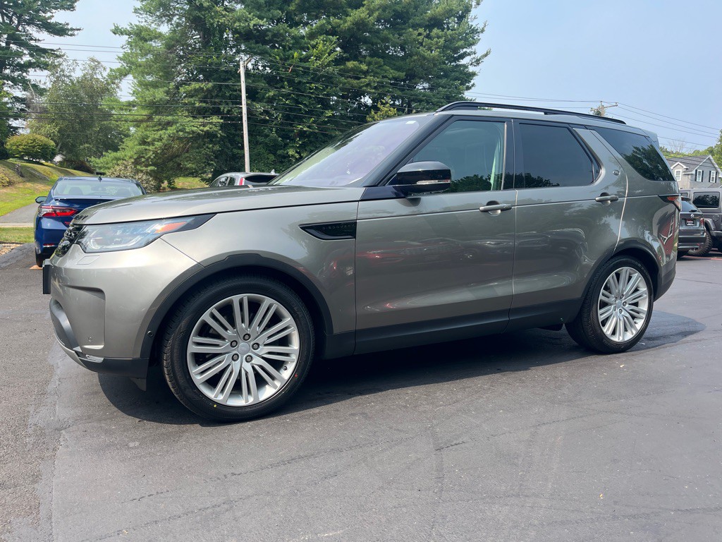2017 Land Rover Discovery Image 1