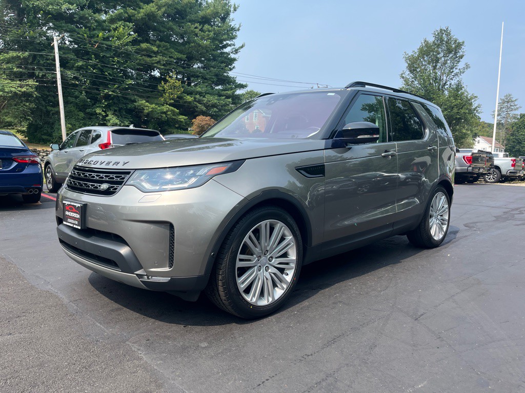 2017 Land Rover Discovery Image 2
