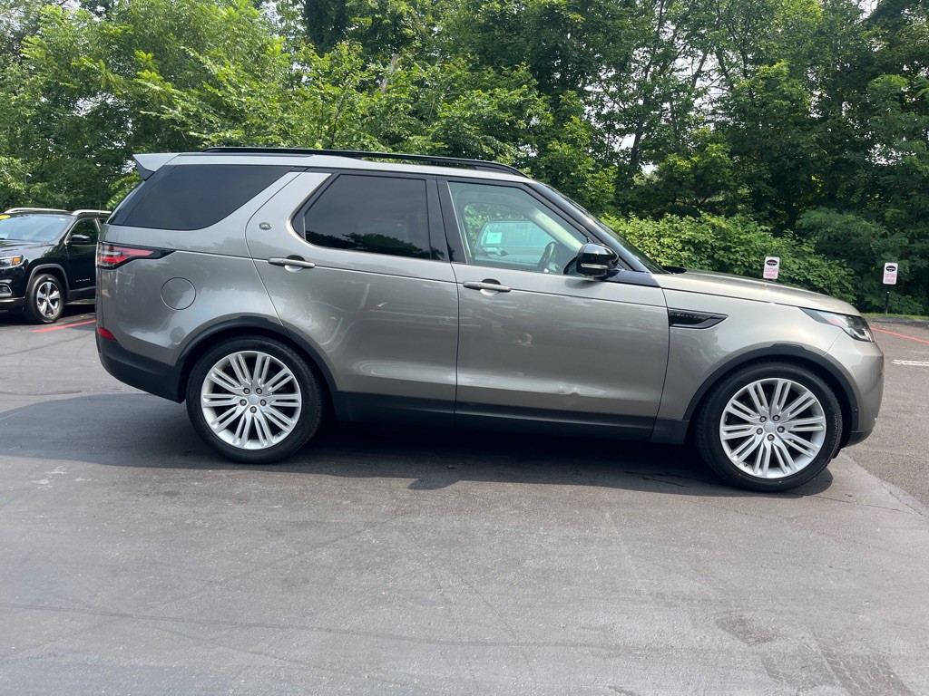 2017 Land Rover Discovery Image 6