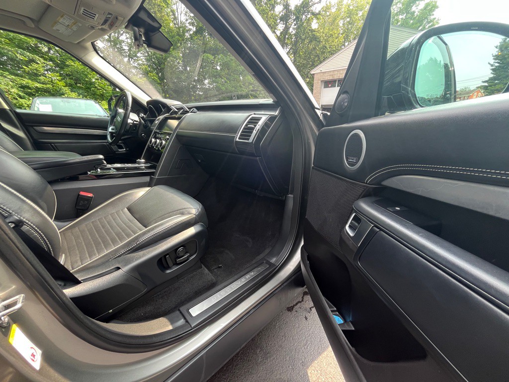 2017 Land Rover Discovery Image 7