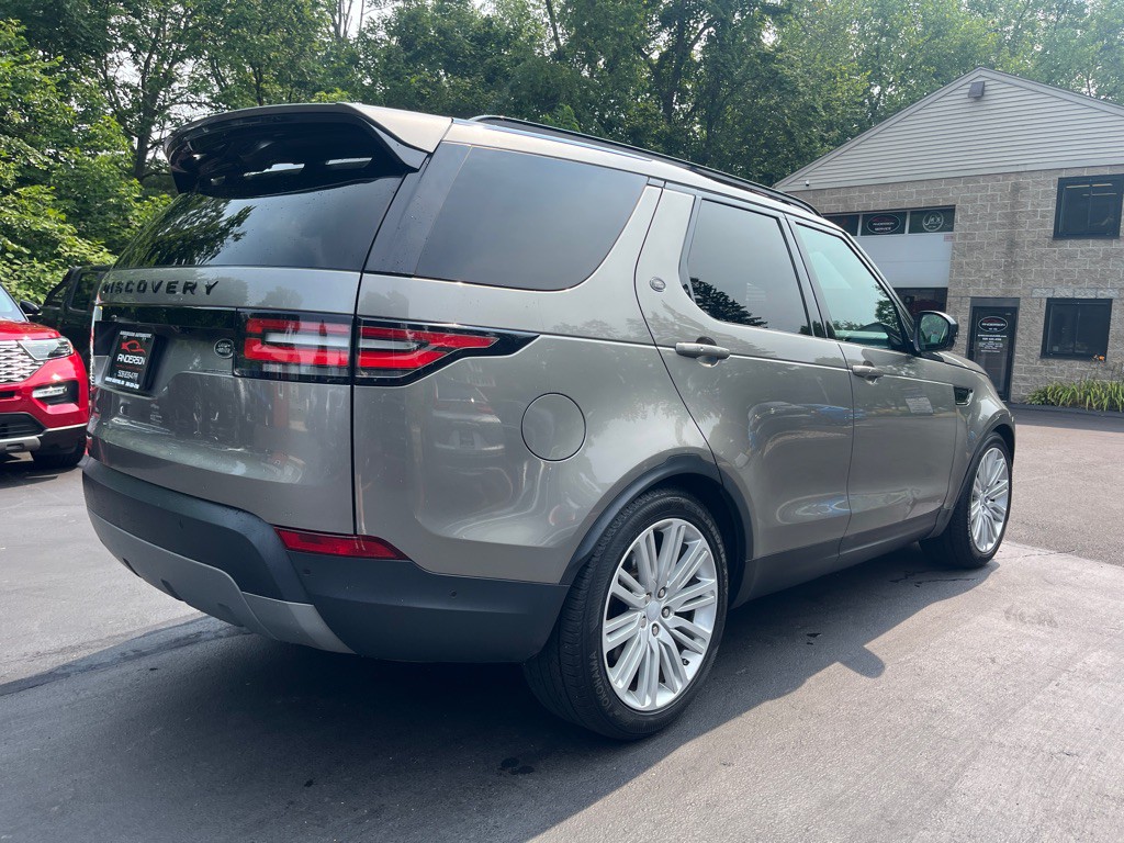2017 Land Rover Discovery Image 9