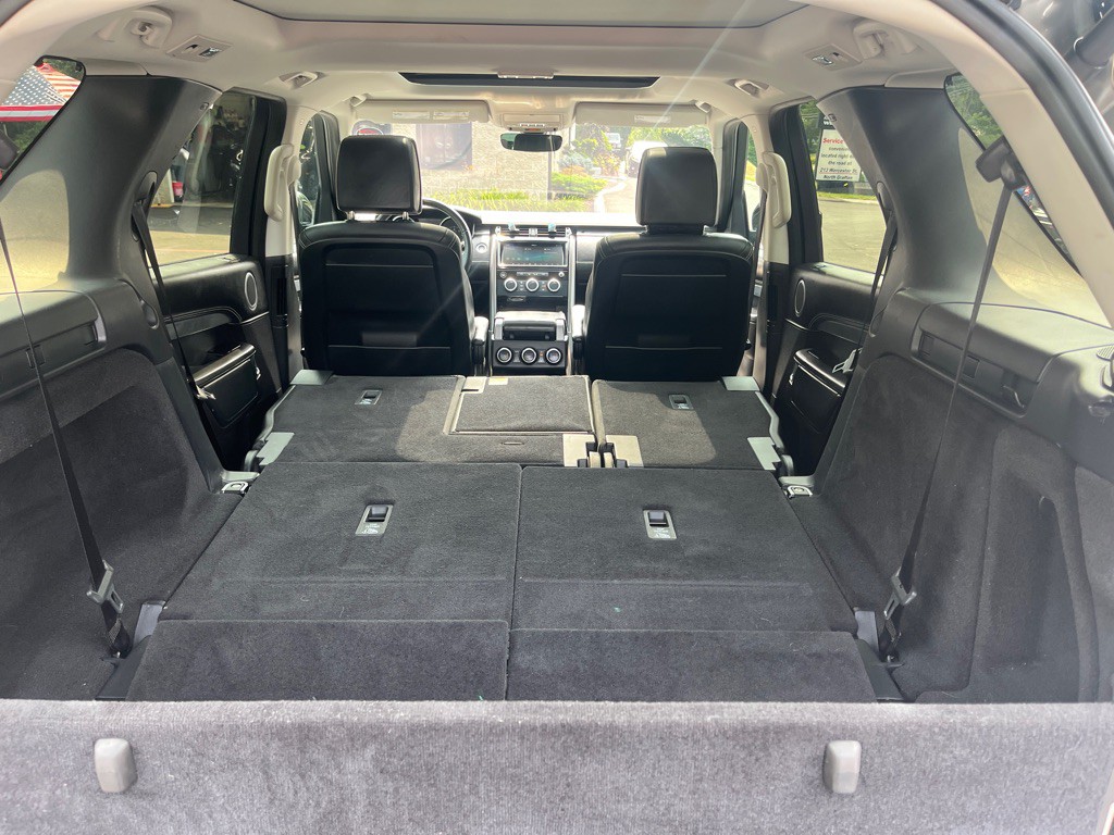 2017 Land Rover Discovery Image 12