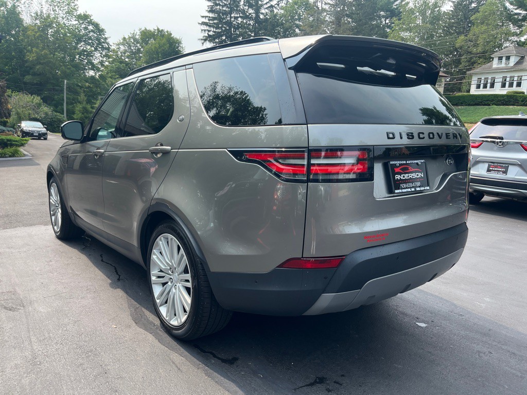 2017 Land Rover Discovery Image 14
