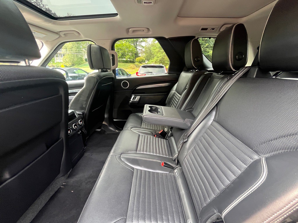 2017 Land Rover Discovery Image 15