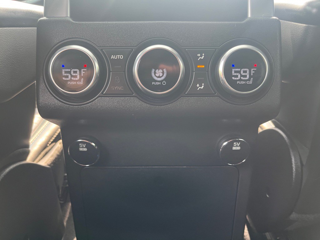 2017 Land Rover Discovery Image 19