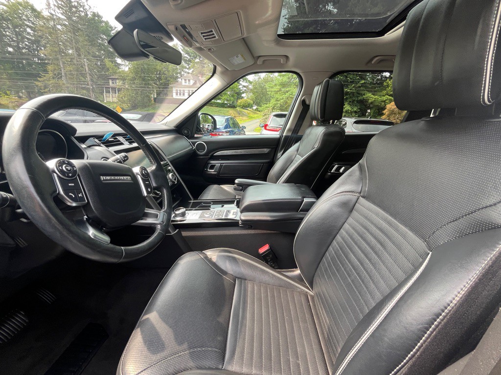 2017 Land Rover Discovery Image 20