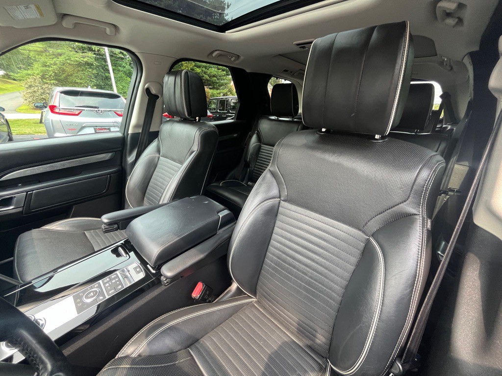2017 Land Rover Discovery Image 21
