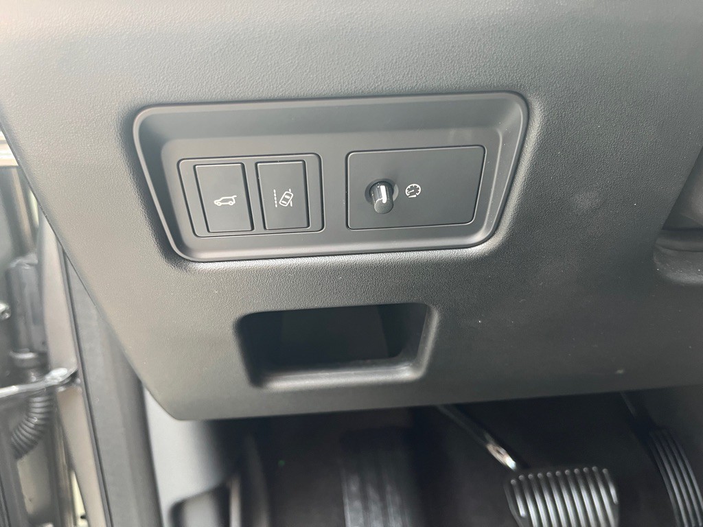 2017 Land Rover Discovery Image 24