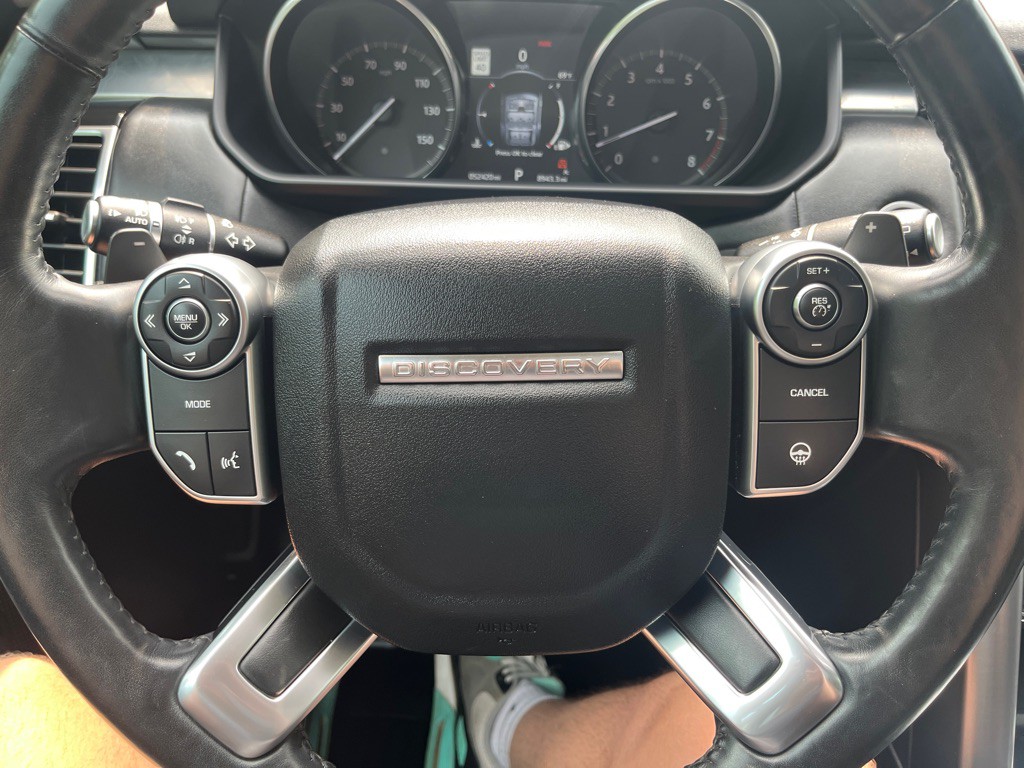 2017 Land Rover Discovery Image 25