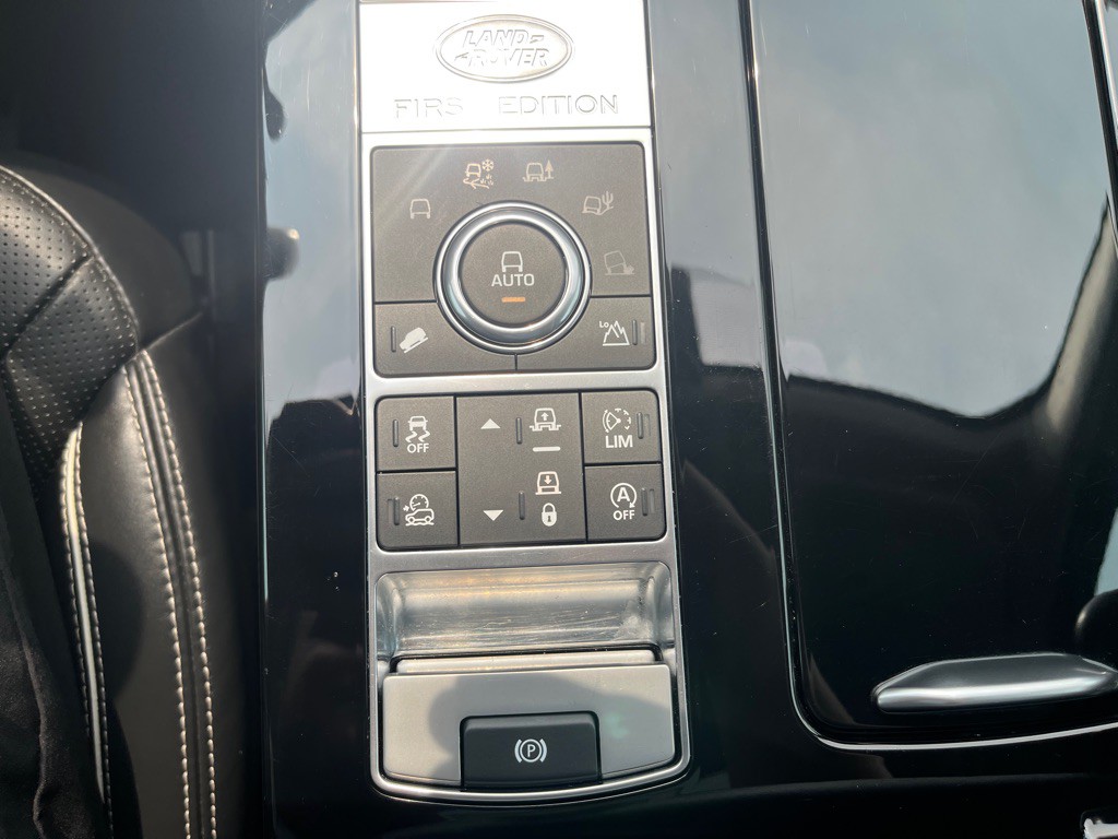 2017 Land Rover Discovery Image 28