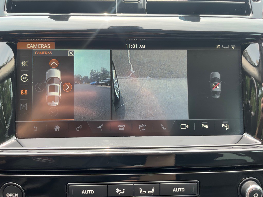 2017 Land Rover Discovery Image 32