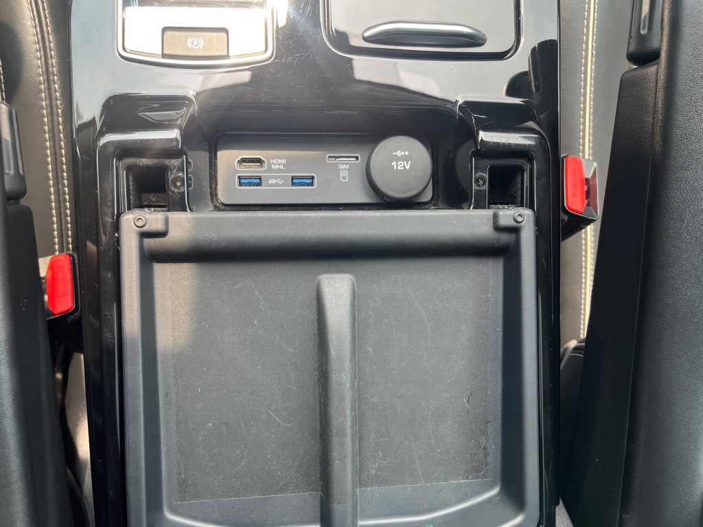2017 Land Rover Discovery Image 36