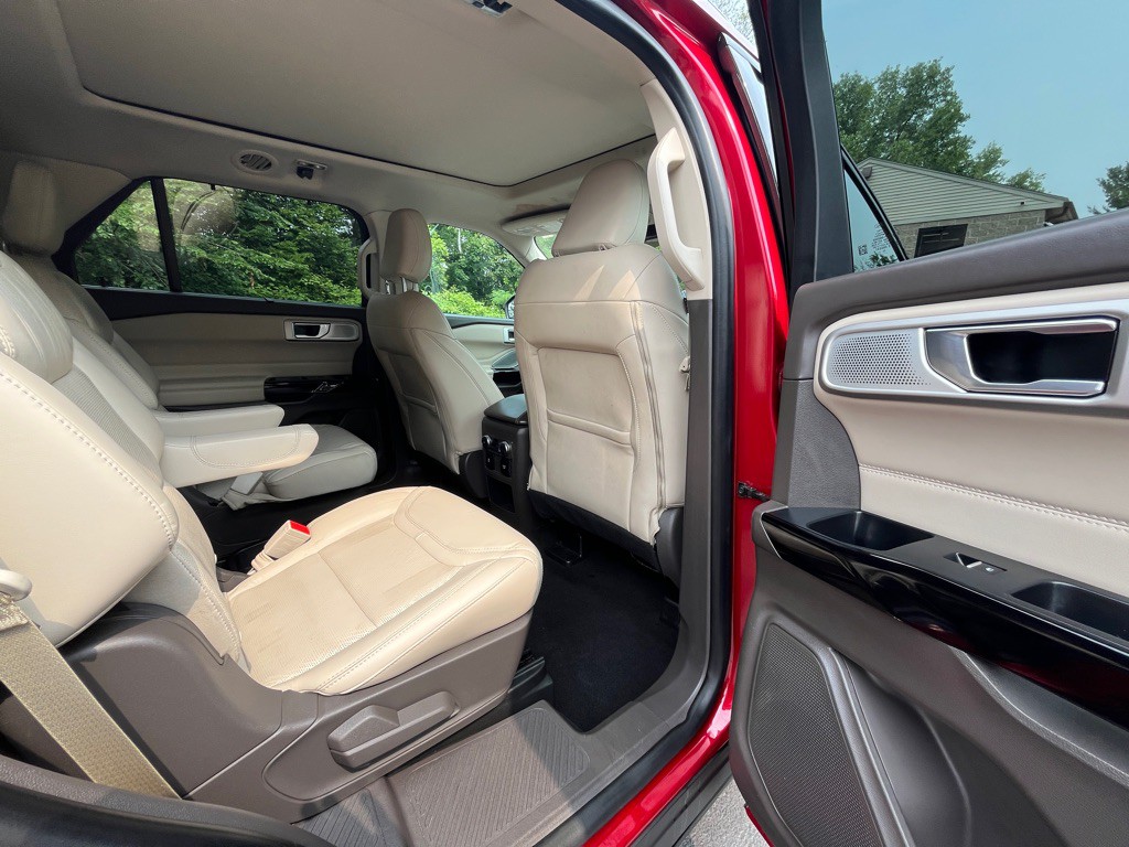 2021 Ford Explorer Image 8