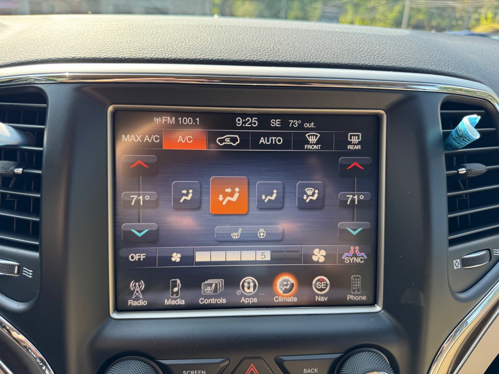 2015 Jeep Grand Cherokee Image 28