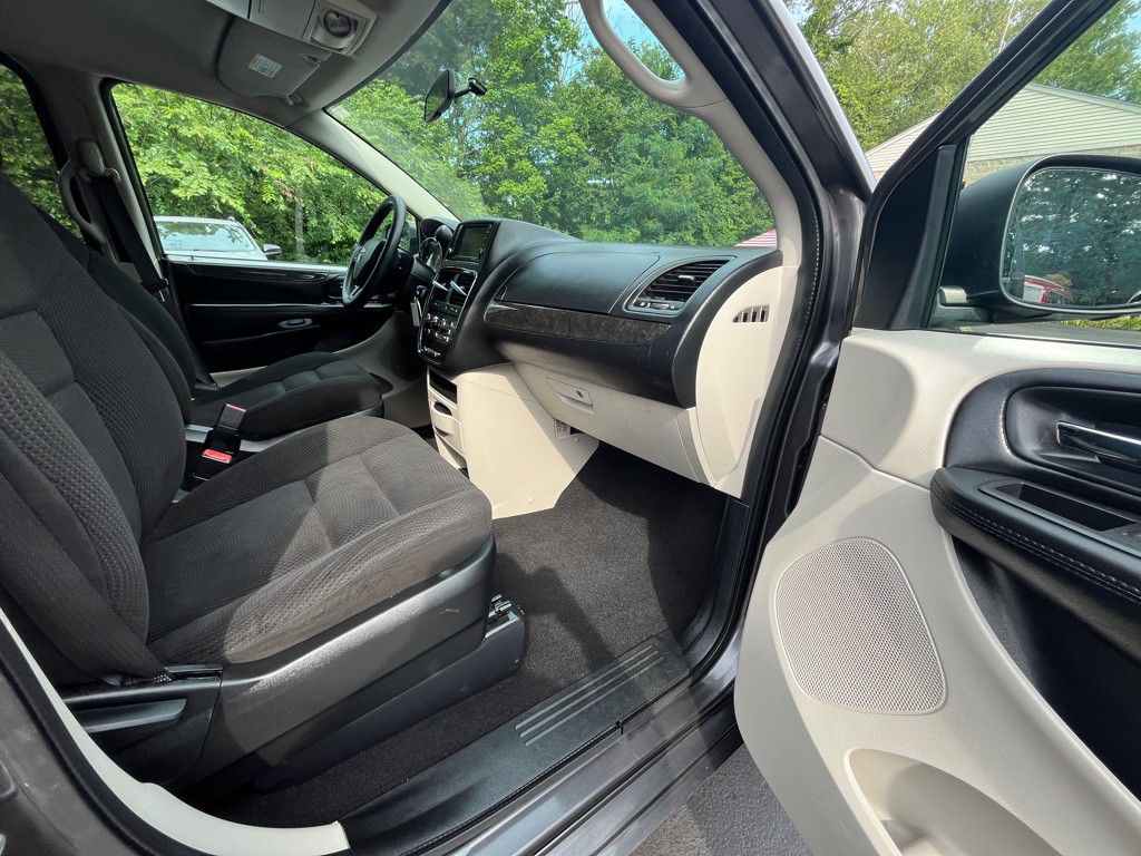 2017 Dodge Grand Caravan Image 6
