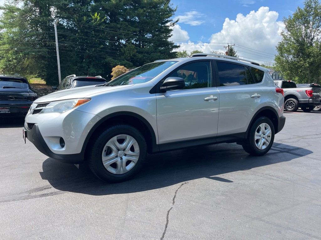 2015 Toyota Rav4 Image 1