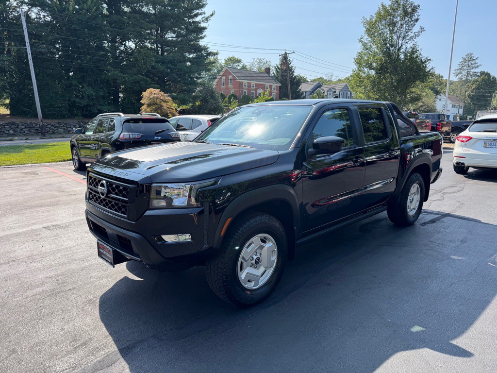 2024 Nissan Frontier Image 2