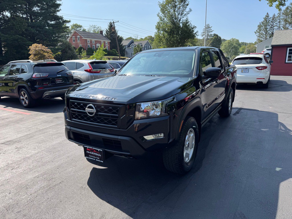2024 Nissan Frontier Image 3