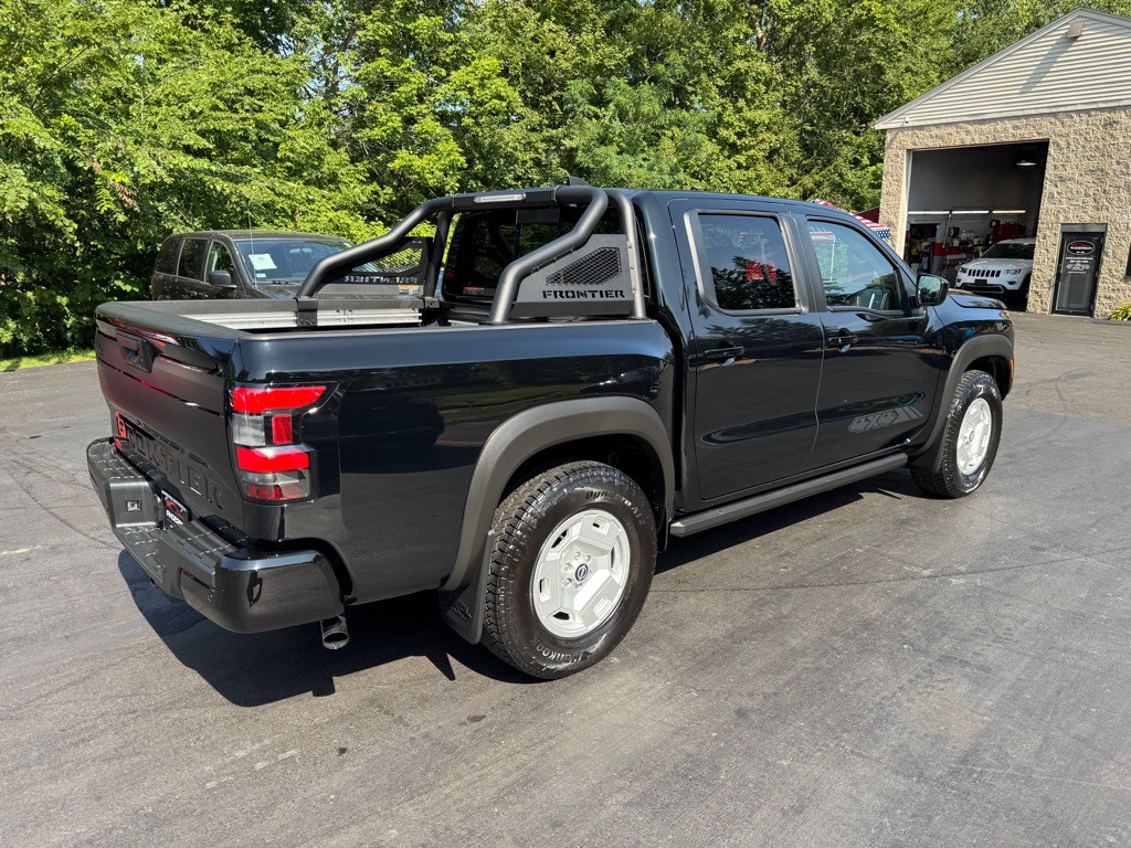 2024 Nissan Frontier Image 11