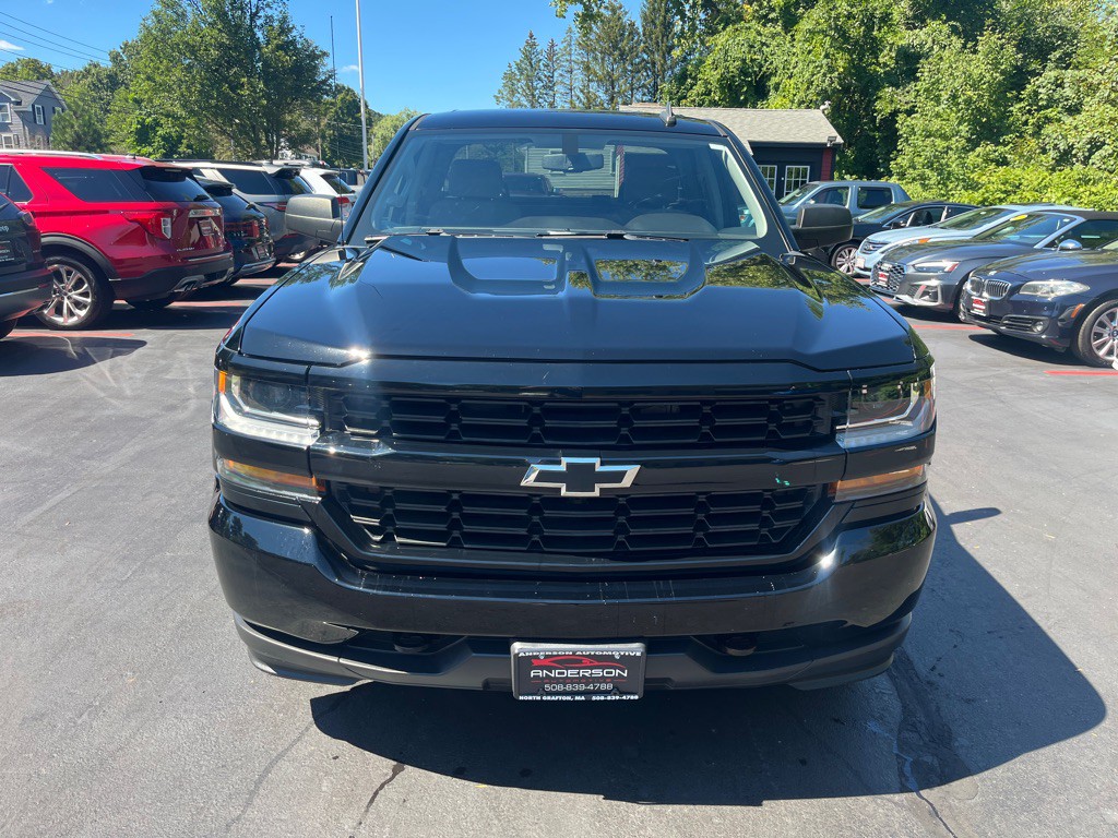 2018 Chevrolet Silverado 1500 Image 2