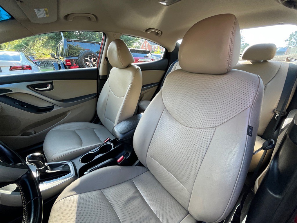 2016 Hyundai Elantra Image 16