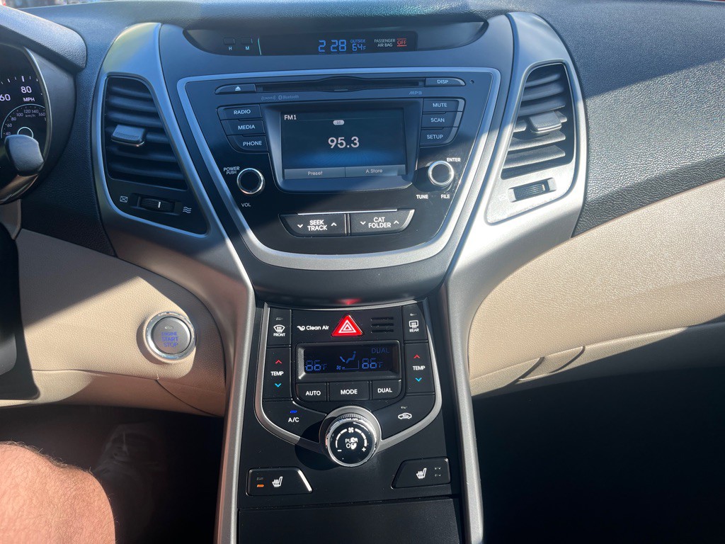 2016 Hyundai Elantra Image 22