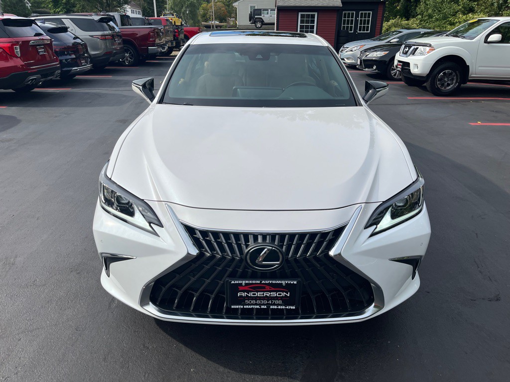 2022 Lexus ES Image 3