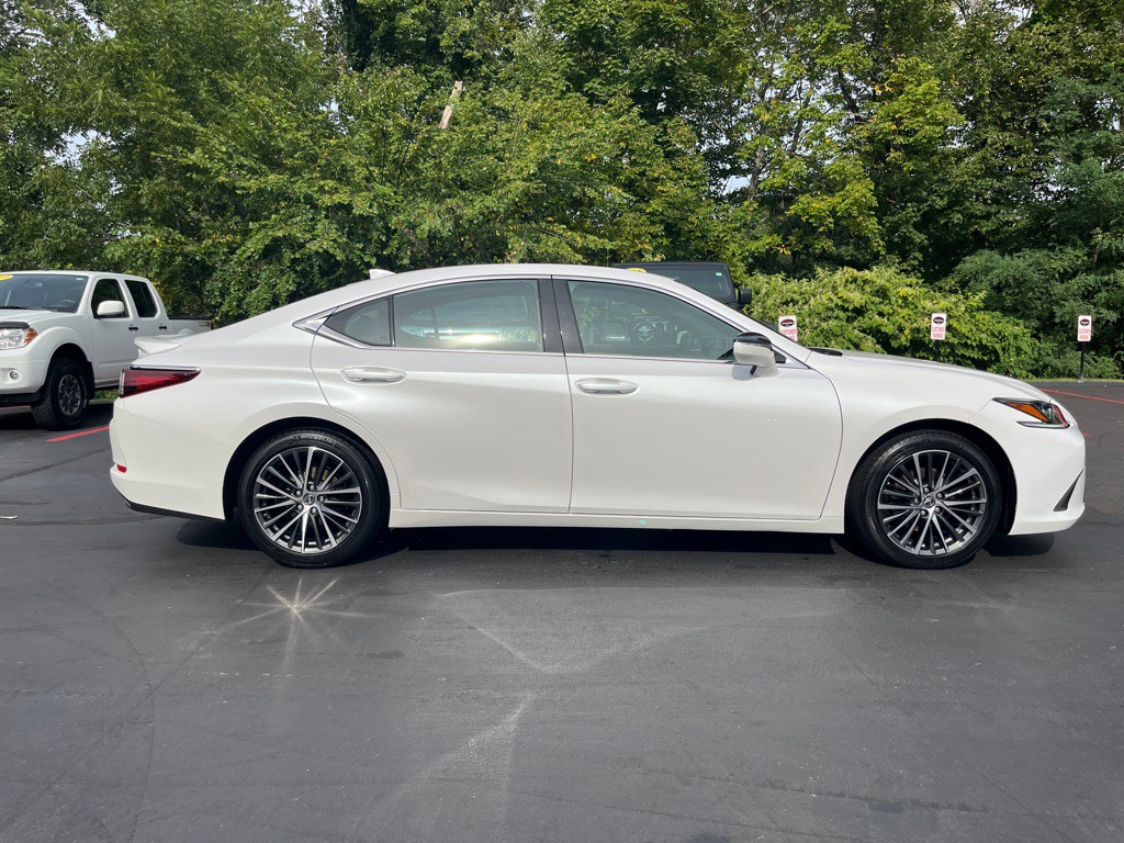 2022 Lexus ES Image 6