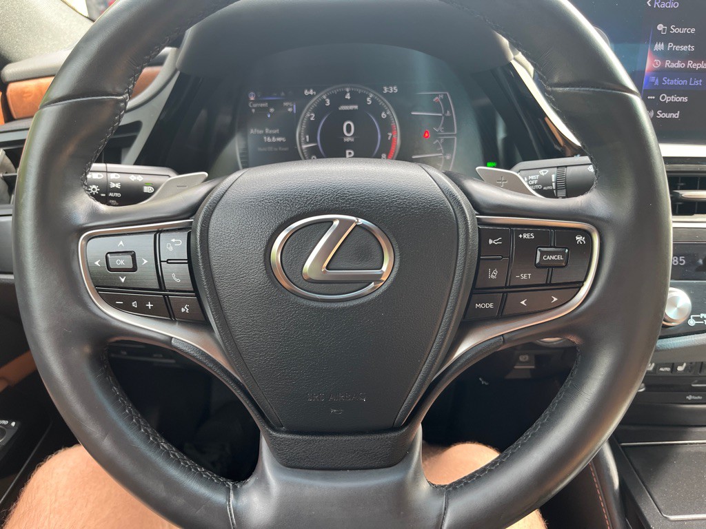 2022 Lexus ES Image 21